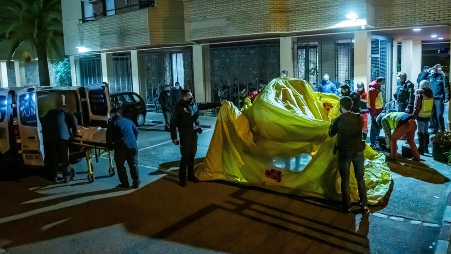 Una anciana fallecida y cinco en estado grave en el incendio de una residencia en Sevilla