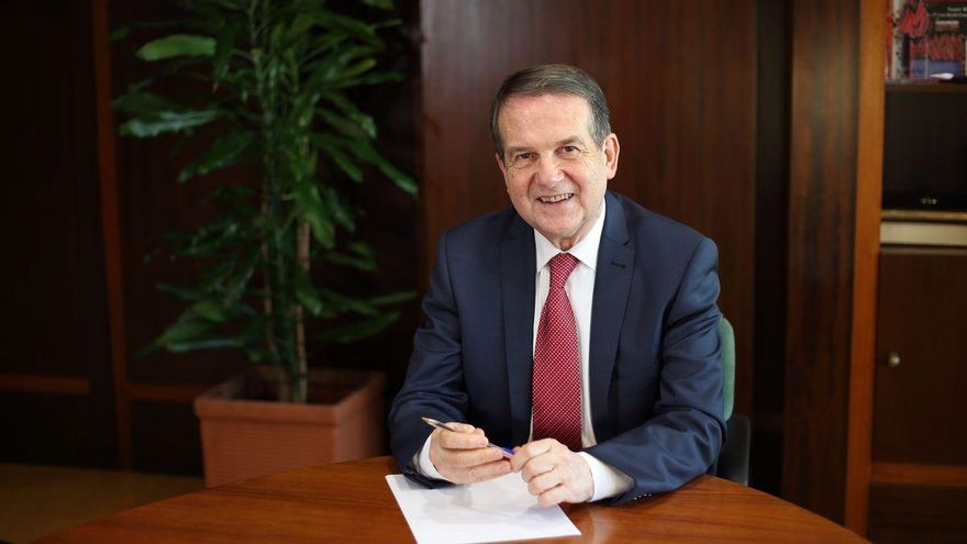 Abel Caballero anuncia la gratuidad de los libros para los alumnos de primaria y secundaria empadronados en Vigo