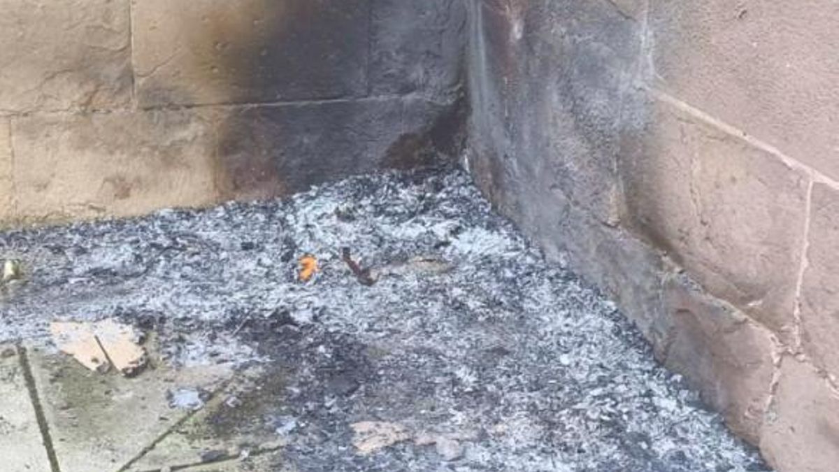 Imagen de los restos de la hoguera en Santa María la Real de Nájera