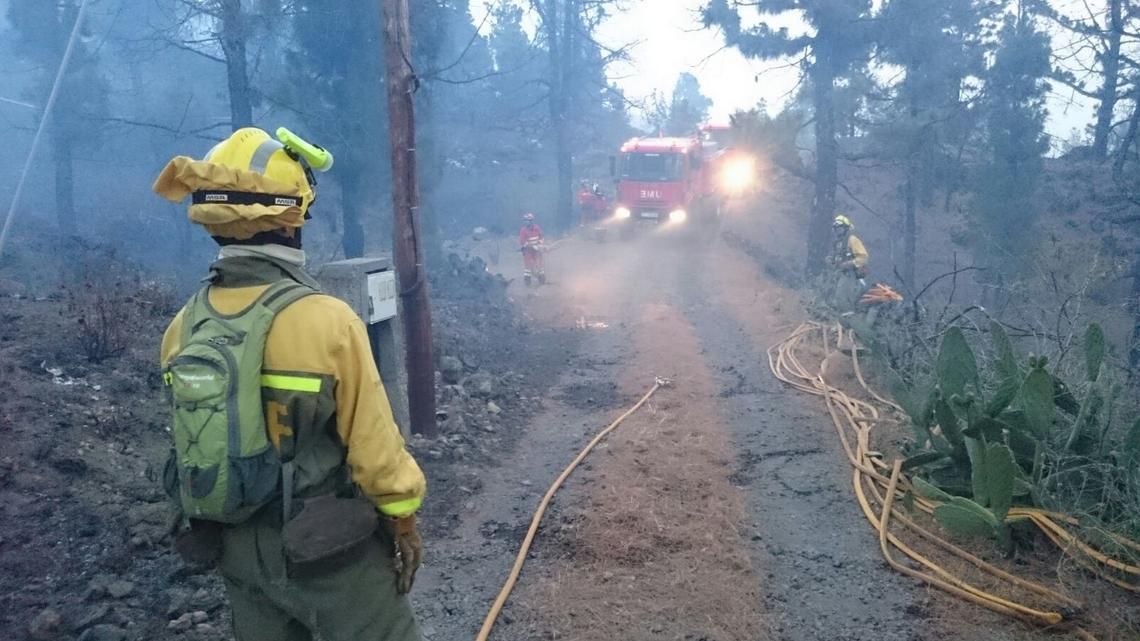 Trabajos de extinción del incendio de La Palma.