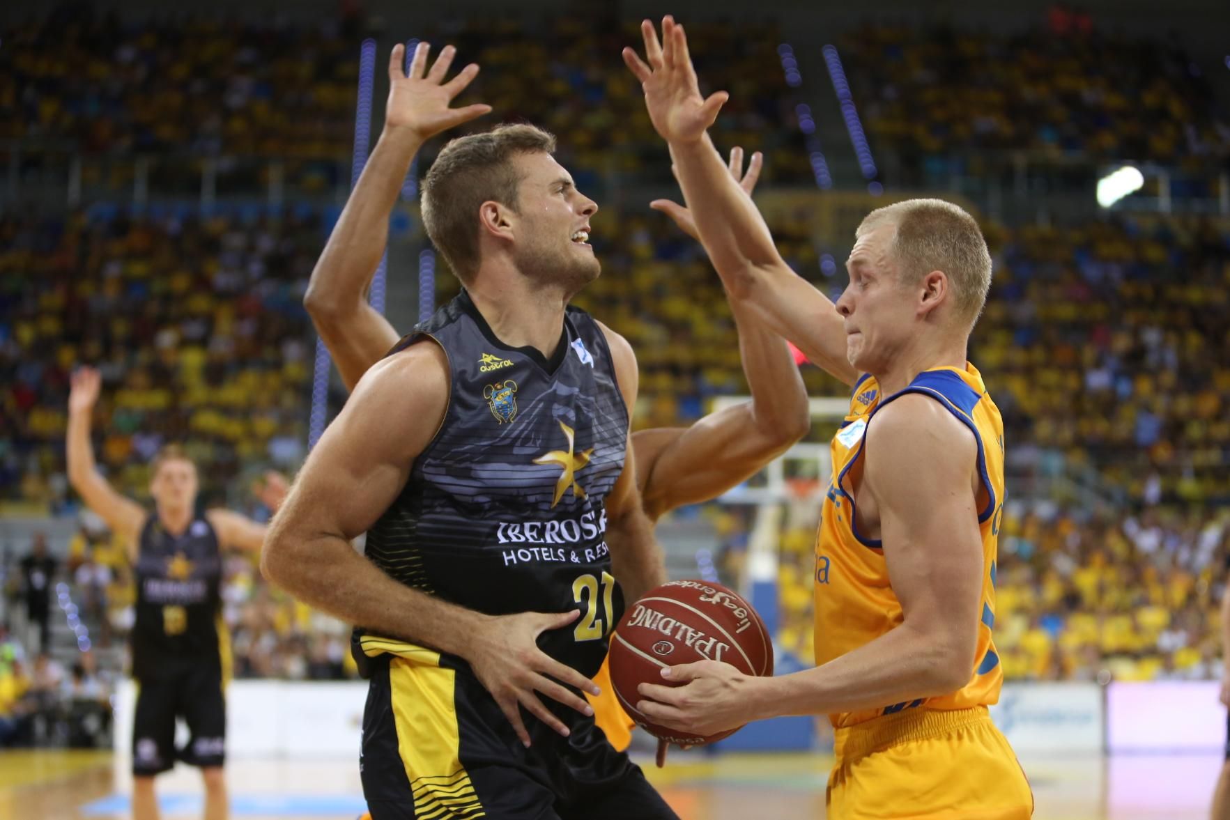 Imágenes del encuentro entre Herbalife Gran Canaria - Iberostar Tenerife. Alejandro Ramos.