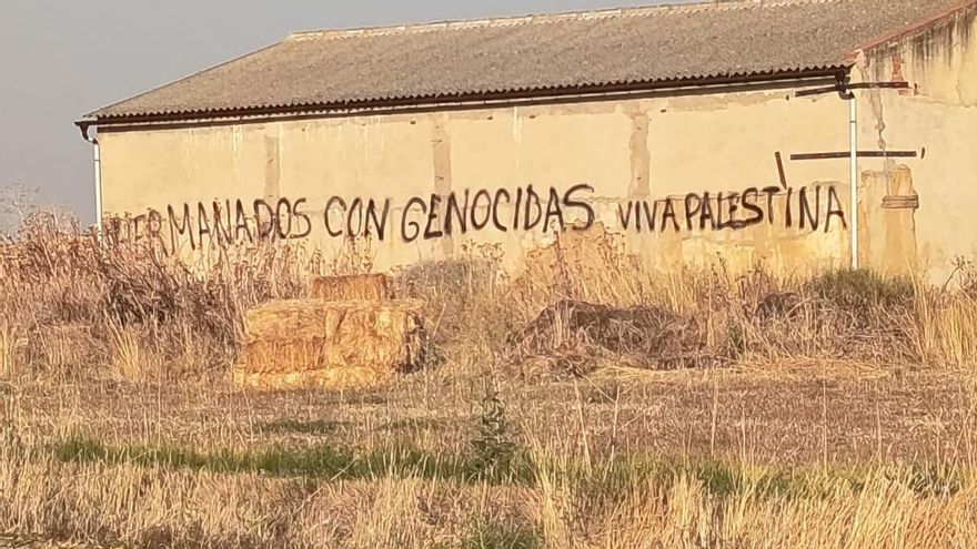 Aparecen pintadas contra Israel y a favor de Palestina en Castrillo Mota de Judíos, en Burgos