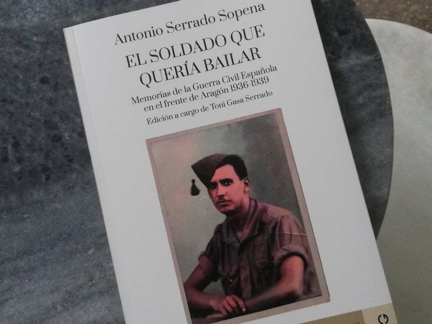 Portada del libro 'El soldado que quería bailar' de la editorial Comuniter