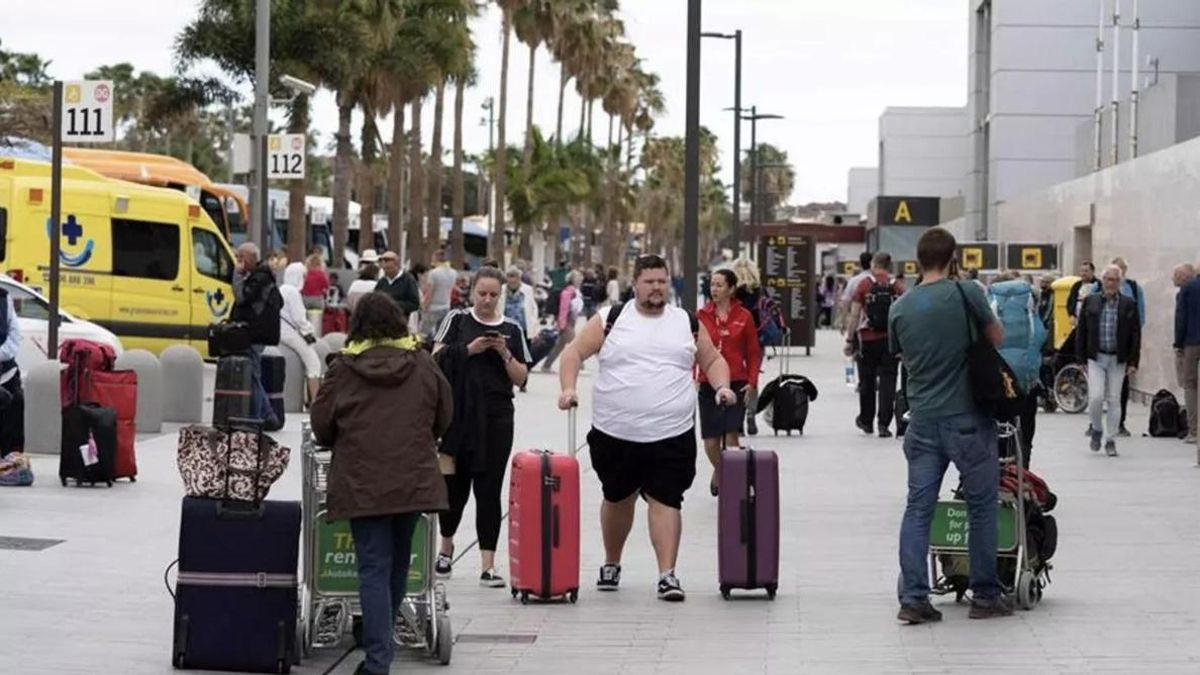 Las empresas canarias prevén un año con 18 millones de turistas, pero por debajo del récord de 2025