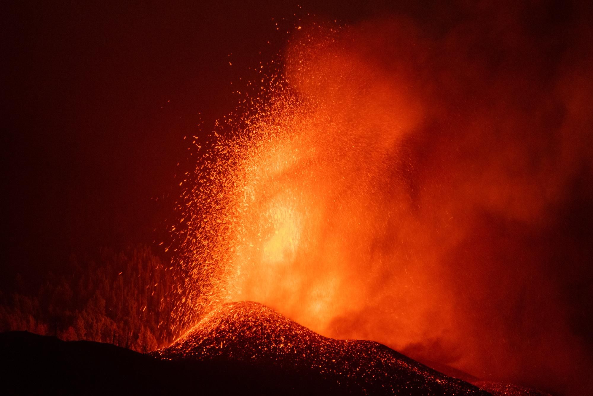 El volcán de La Palma sigue intenso.