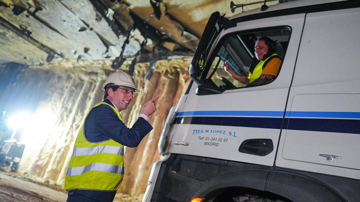 El alcalde Almeida este miércoles en la construcción del túnel