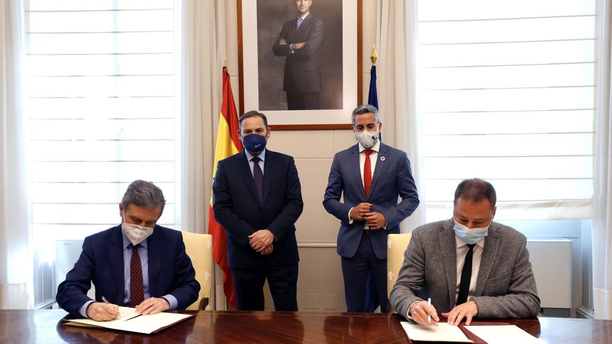 Firma del convenio entre la Fundación Enaire y el Gobierno de Cantabria