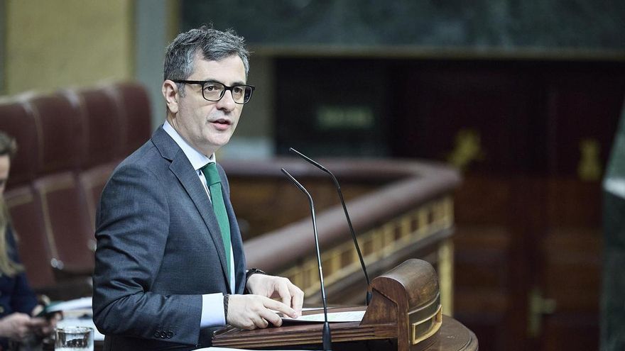 El ministro de la Presidencia, Justicia y Relaciones con las Cortes, Félix Bolaños, interviene durante una sesión plenaria, en el Congreso de los Diputados, este jueves.
