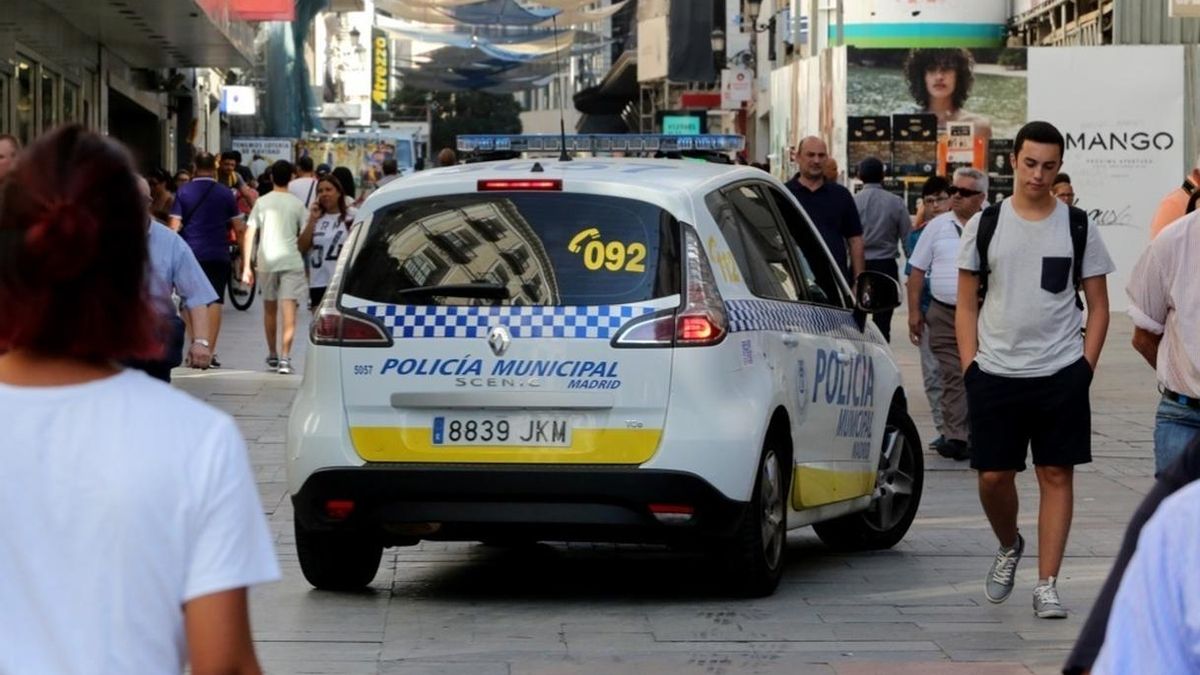 Los policías de Madrid del chat identificados son suspendidos temporalmente y se les retira el arma y la placa