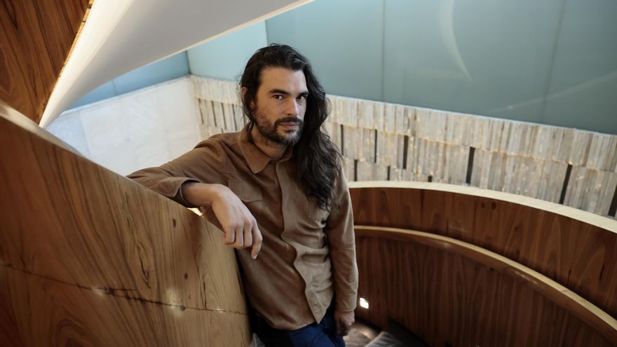 Oliver Laxe: “Sirat es una película que se ha hecho teniendo en cuenta el dolor del mundo”