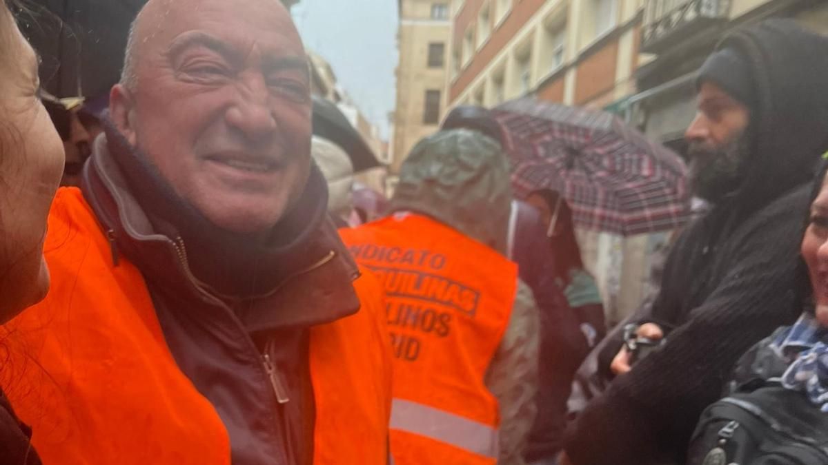 Detenido por cuarta vez el desahucio de Mariano, al que una orden religiosa quiere echar de su casa en Madrid