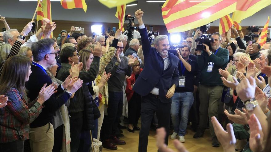 El candidato del PP a la Presidencia de Aragón, Jorge Azcón, en la noche electoral
