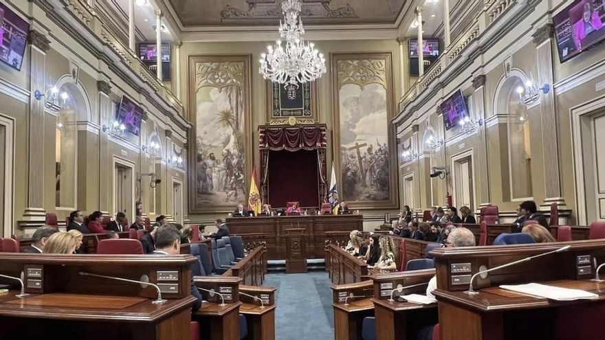 El Parlamento canario elimina de su web las dietas de los diputados tras la polémica por su subida
