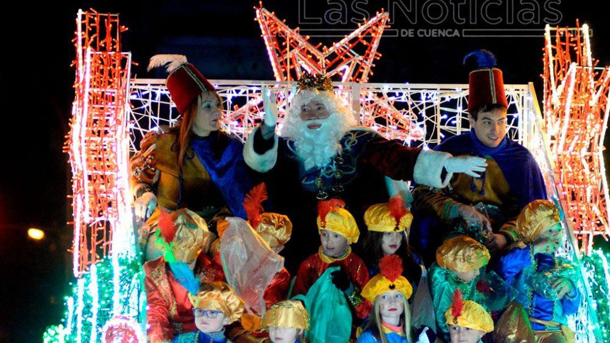 La Cabalgata de Reyes 2026 en Castilla-La Mancha en parapente o en tirolina, con magia, charangas y miles de caramelos