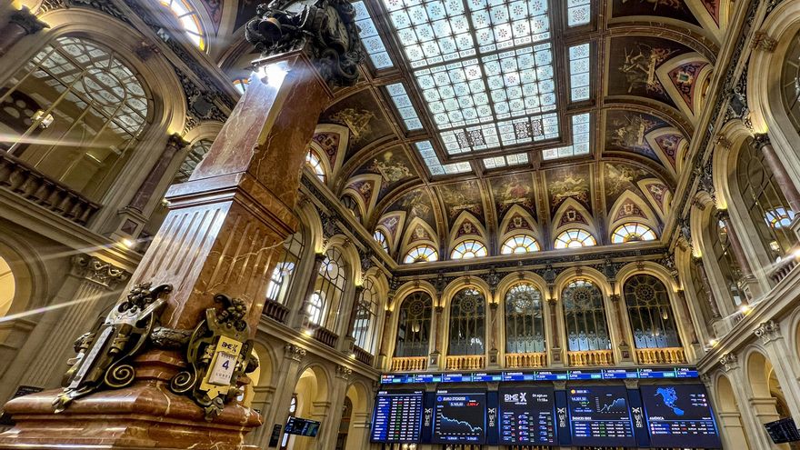 La Bolsa española sube el 0,9 % y supera los 14.500 puntos pendiente de los aranceles