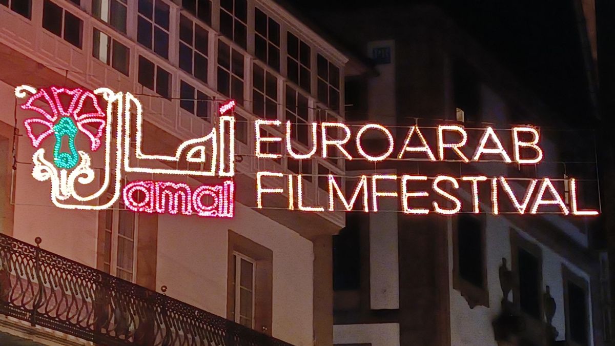 Iluminación del Festival Amal en la zona monumental de Santiago