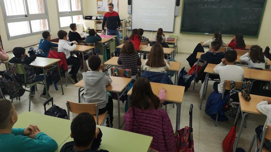 Los profesores de Extremadura volverán a las 18 horas lectivas el próximo curso