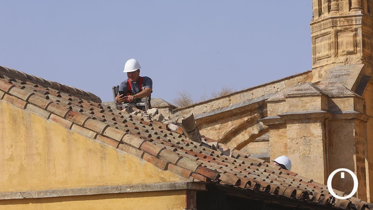 Comienzan los trabajos de restauración en la capilla incendiada en la Mezquita Catedral