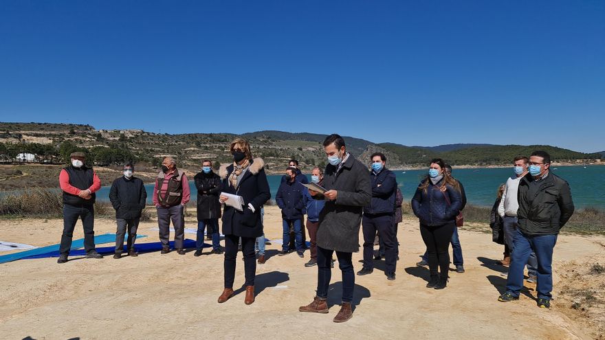 Los ribereños de la cabecera del Tajo han leído un manifiesto junto al embalse de Entrepeñas