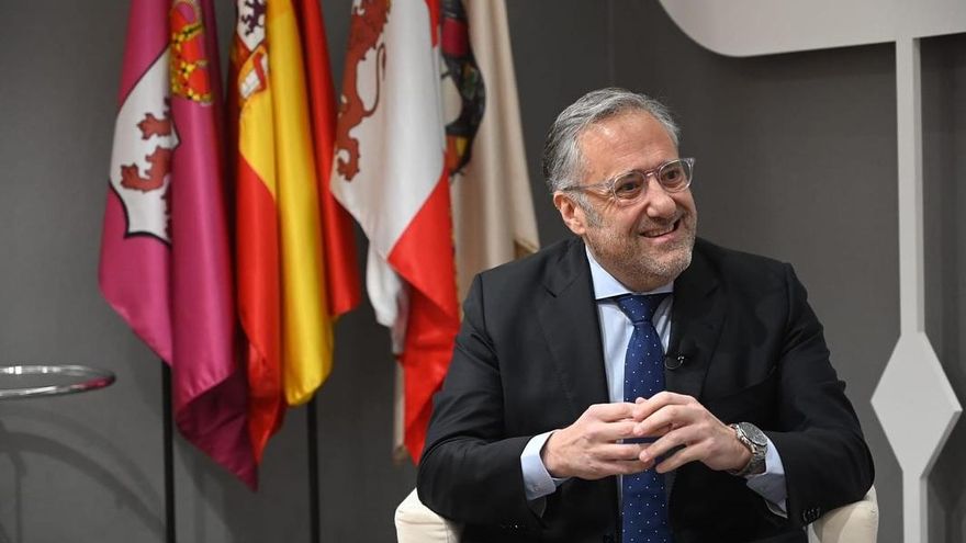 El presidente de las Cortes de Castilla y León, de Vox, publica un documento interno del gobierno de Mañueco