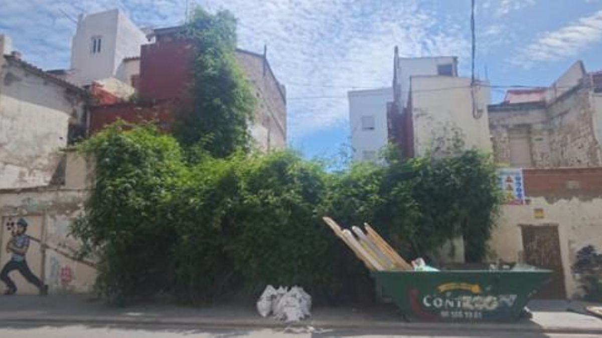 Solarr propiedad de la empresa pública Plan Cabanyal-Canyamelar, en la calle Luis Despuig, 70 - San Pedro, 79.