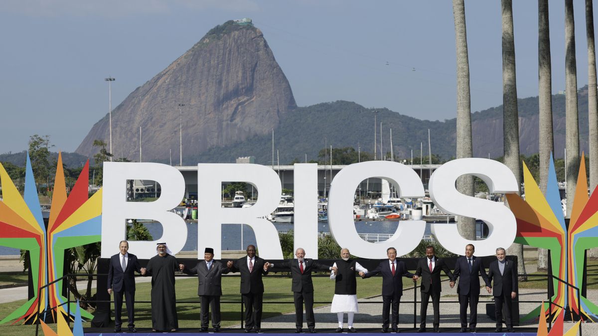 Los líderes de los 10 países de los BRICS+, durante la apertura de la cumbre de 2025 en Río de Janeiro (Brasil).