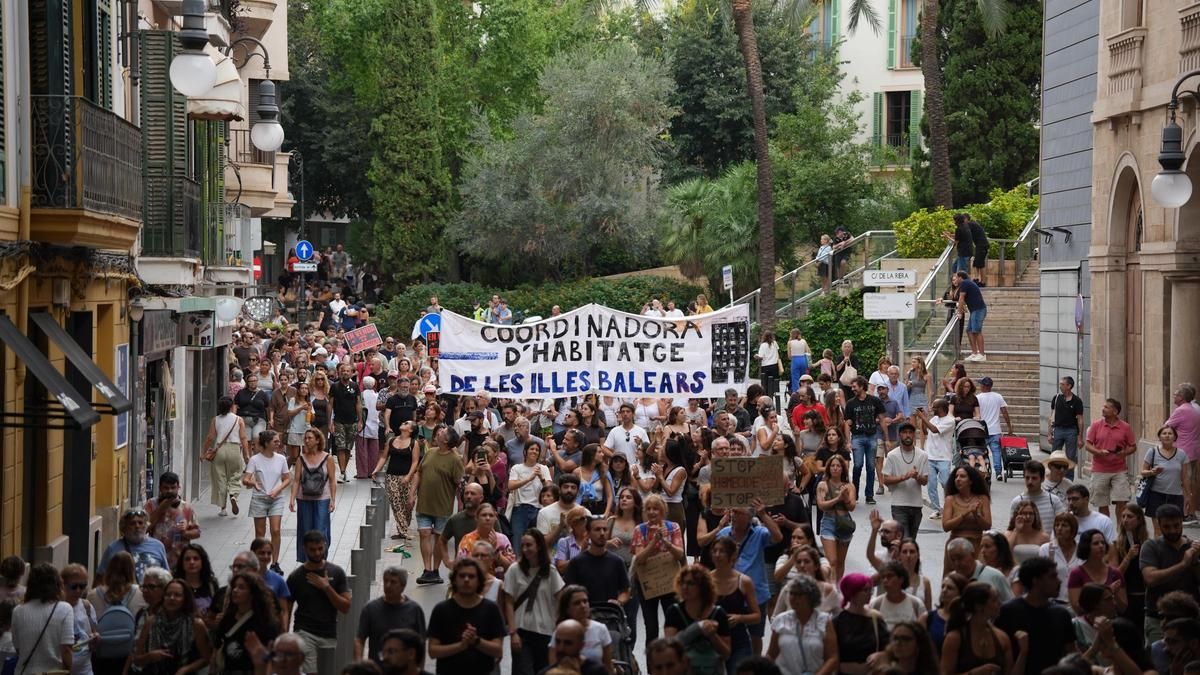 Miles de personas recorren Palma para reivindicar el derecho a la vivienda