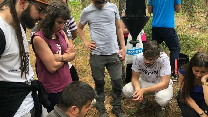 Guillermo Ramos (primero por la izquierda), realizando prácticas.