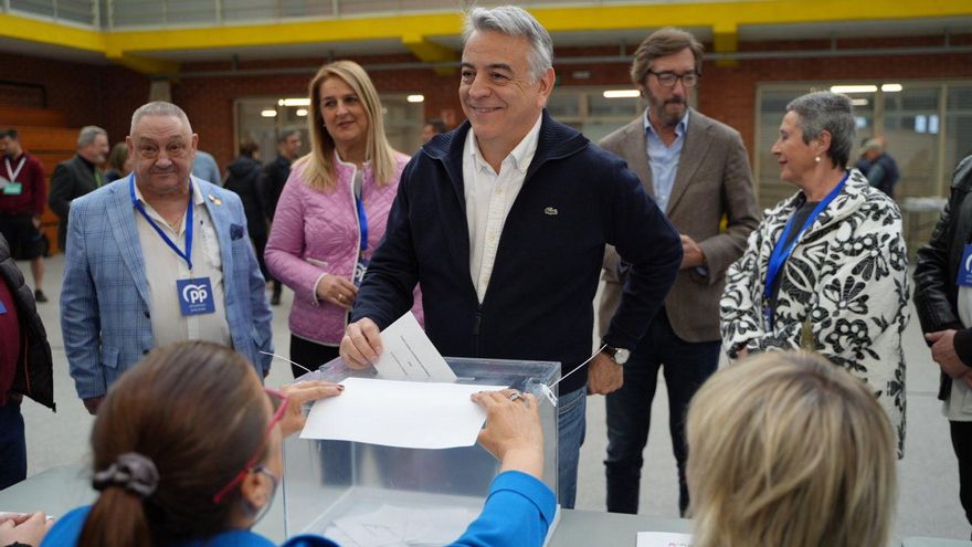 Javier de Andrés, candidato del PP, en el día de reflexión