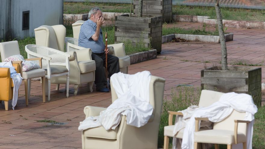 El vecino que alertó del incendio en la residencia: "No soy un héroe, sólo ayudé a los ancianos asustados y desorientados"