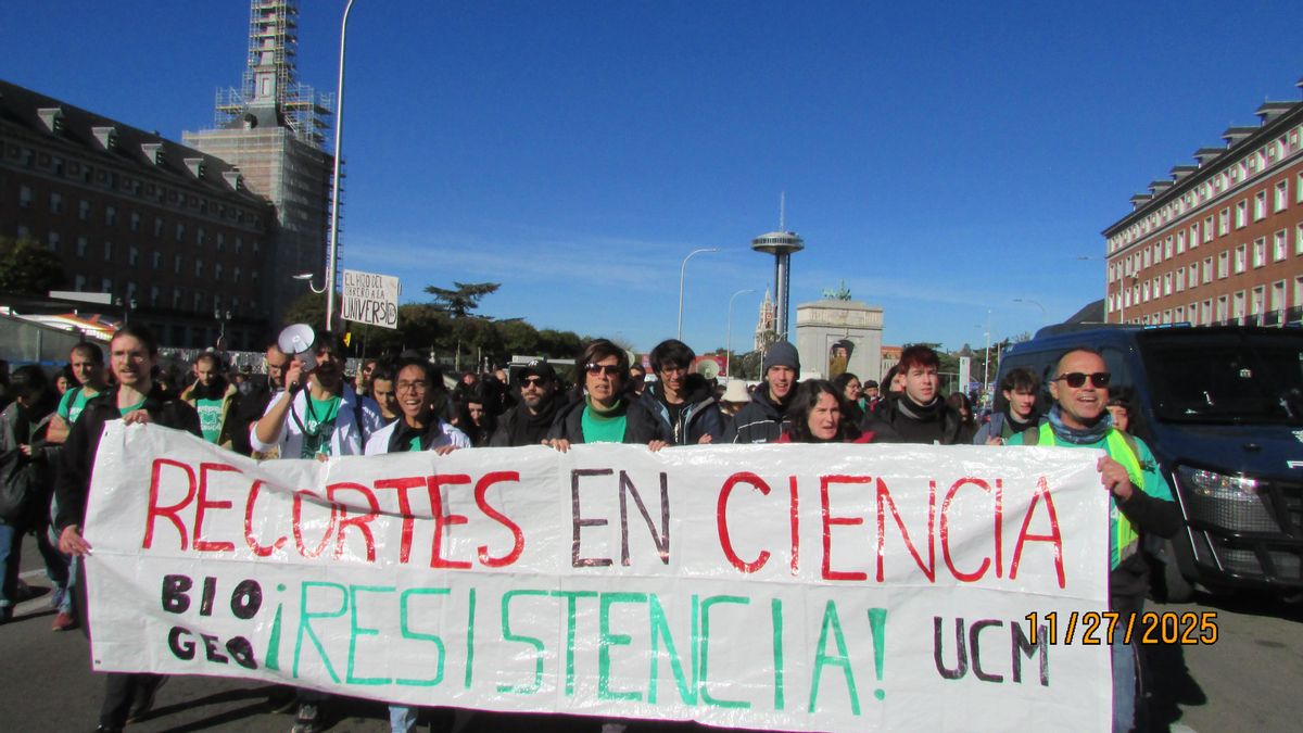 Clases en las plazas y movilizaciones en las calles por la universidad pública: "La investigación lleva tiempo y dinero"