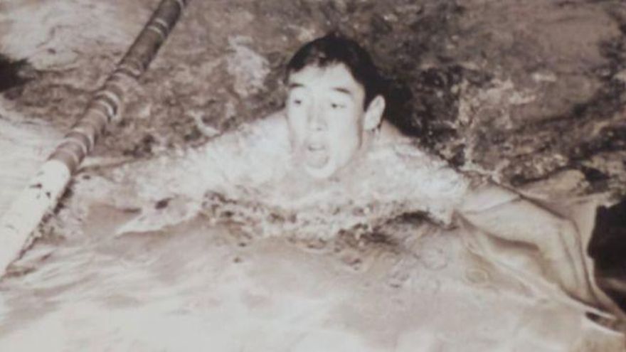 Emilio Díaz nadando braza.