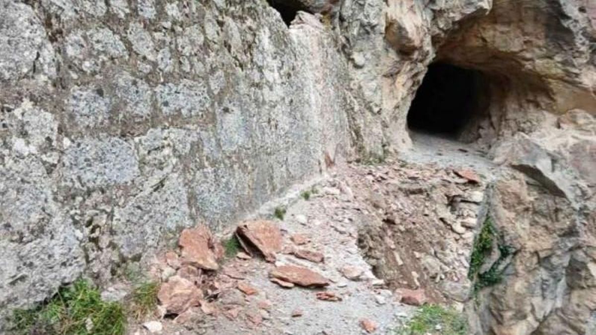 Imagen de la senda destrozada por el desprendimiento en la Ruta del Cares, en Picos de Europa.