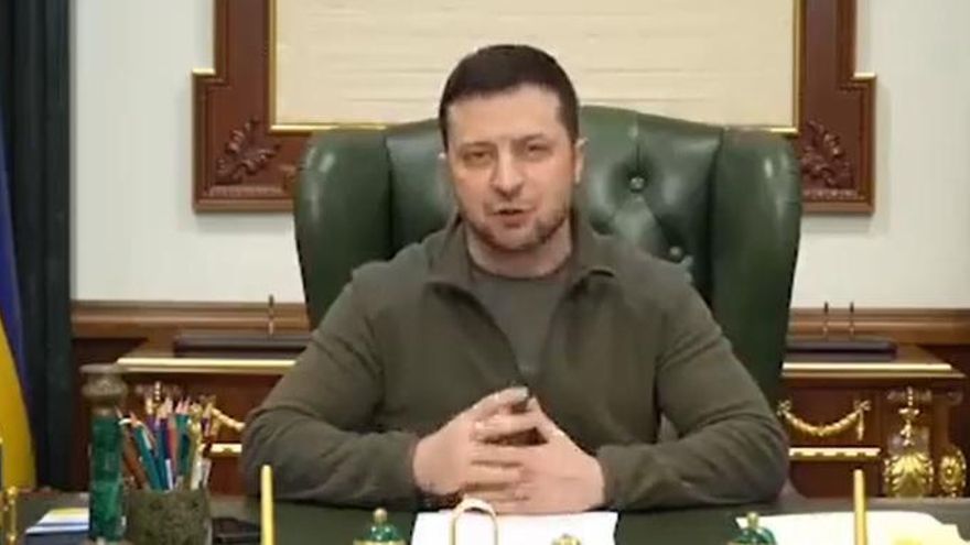 Zelenski: "Estoy en Kiev, no me escondo y no tengo miedo de nadie"