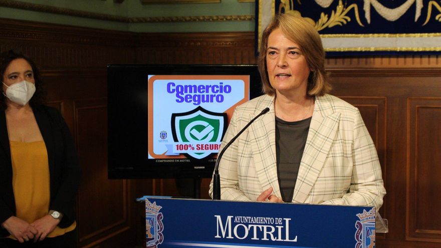 La alcaldesa de Motril denuncia la filtración de sus datos mientras los partidos políticos le piden que dimita por pagar su condena con fondos públicos