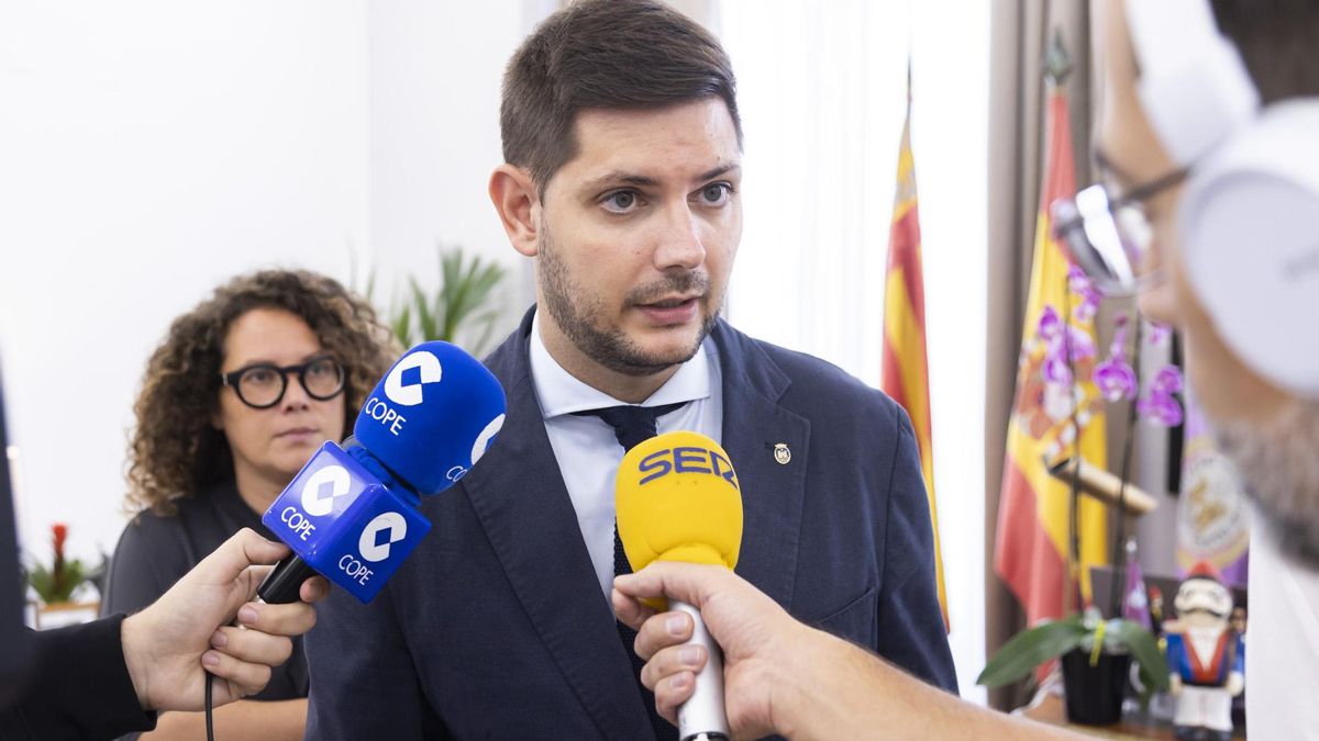 José Manuel Prieto, alcalde de Gandia, durant la seua compareixença davant els mitjans de comunicació.