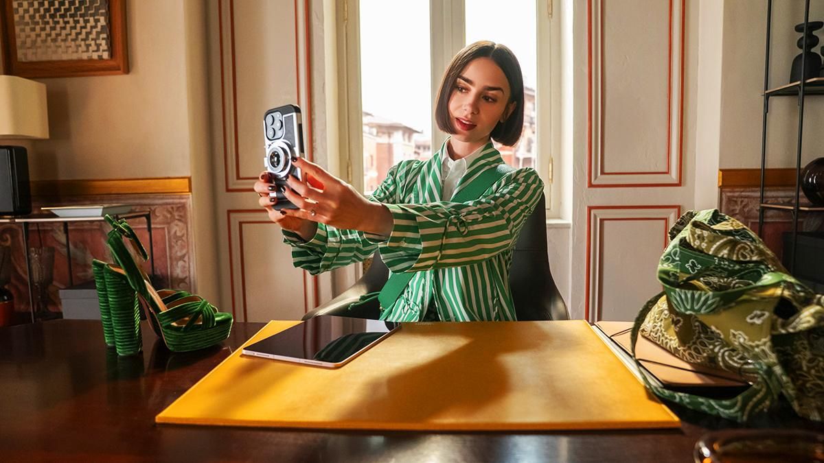 Netflix lanza el primer avance de la temporada 5 de 'Emily in Paris', que muestra a su protagonista feliz en... Roma