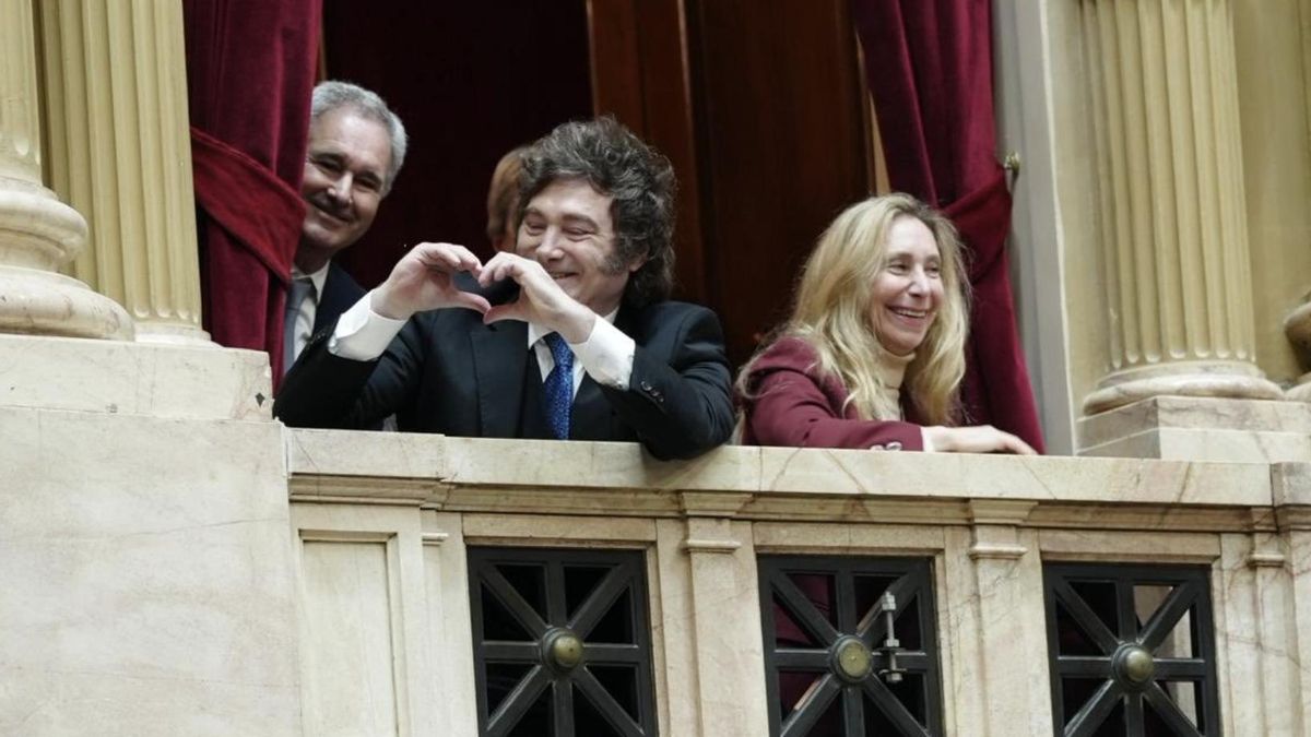 El palco de Milei, los pochoclos para Adorni y el cruce de gritos que marcaron la exposición en un Congreso blindado