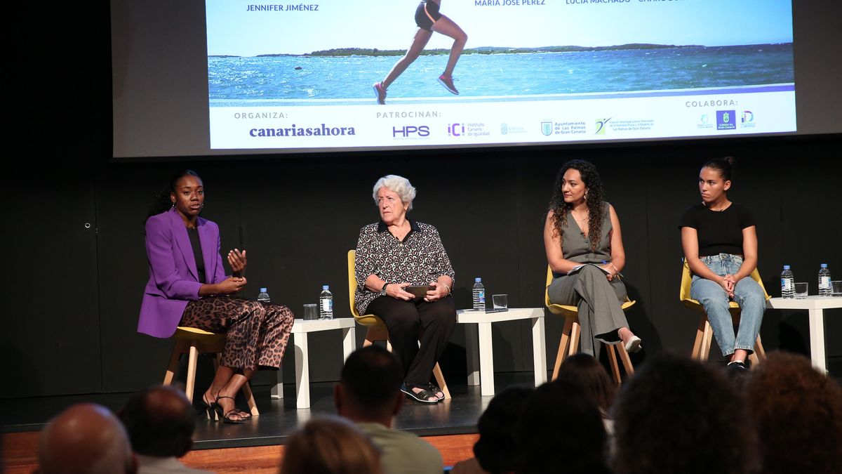 La jugadora Iris Mbulito, la exjugadora Charo Borges, la periodista Jennifer Jiménez, la surfista Lucía Machado y la futbolista María José Pérez.