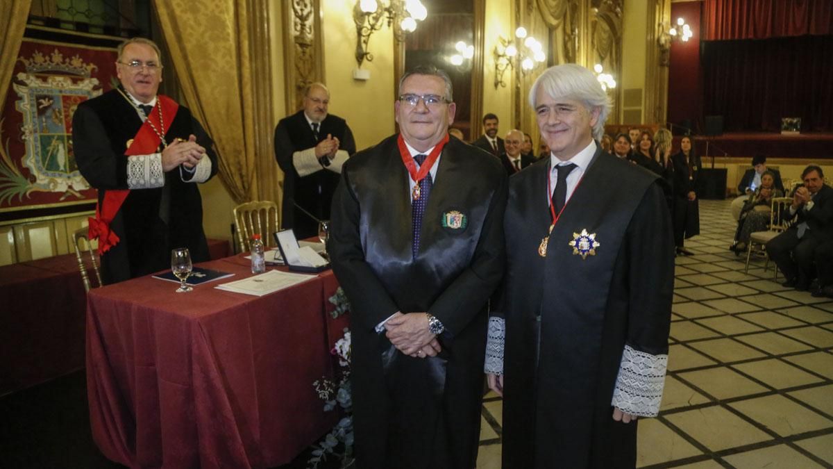 Imposición de la Medalla al Mérito en el Servicio de la Abogacía a José María Sánchez Aroca