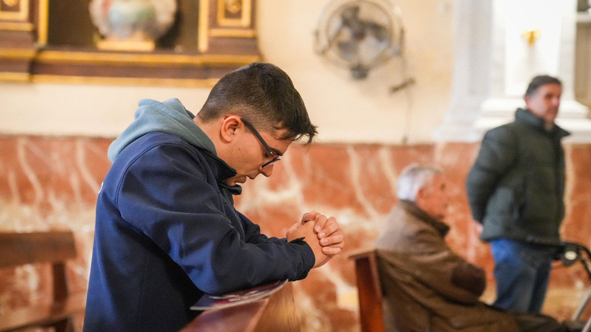 Los besapiés de Jesús Rescatado y del Cristo del Remedio de Ánimas, y el besamanos de Jesús, Divino Salvador, en su Prendimiento, en imágenes