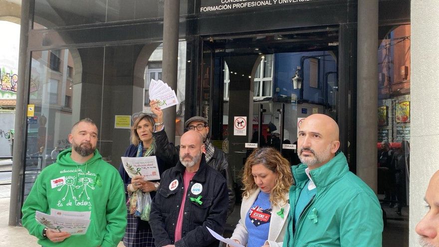 'Por una feliz adecuación salarial': los sindicatos docentes cántabros interpelan al PP en su felicitación navideña