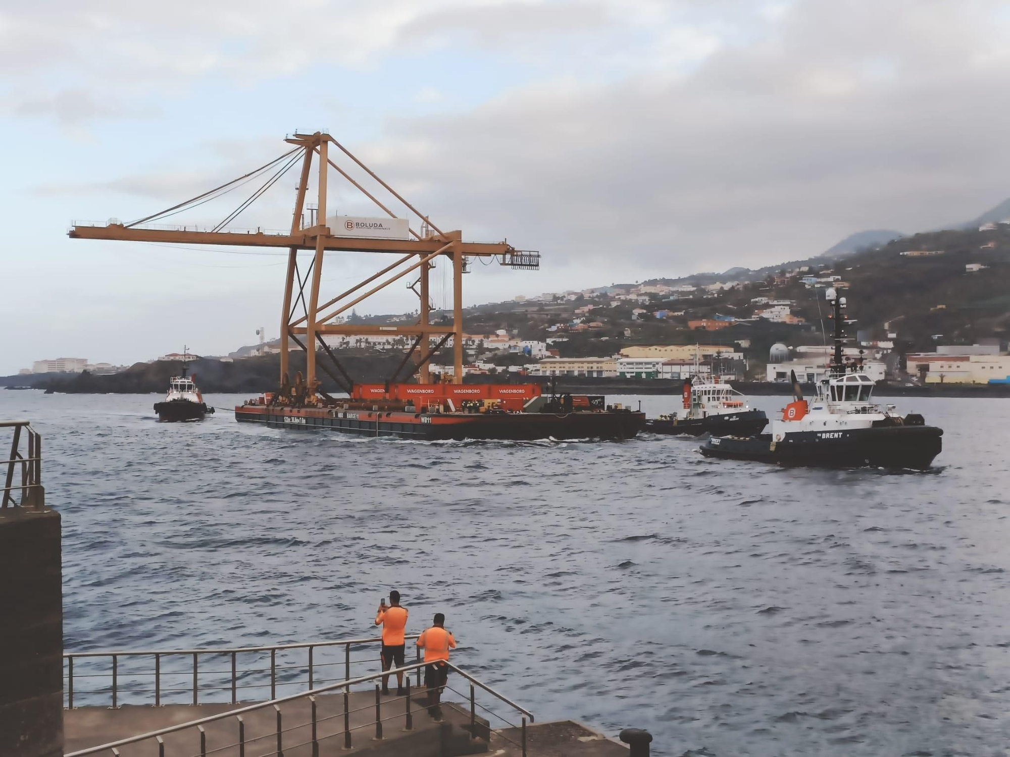 Arribada de la grúa el Puerto de Santa Cruz de La Palma el pasado sábado.