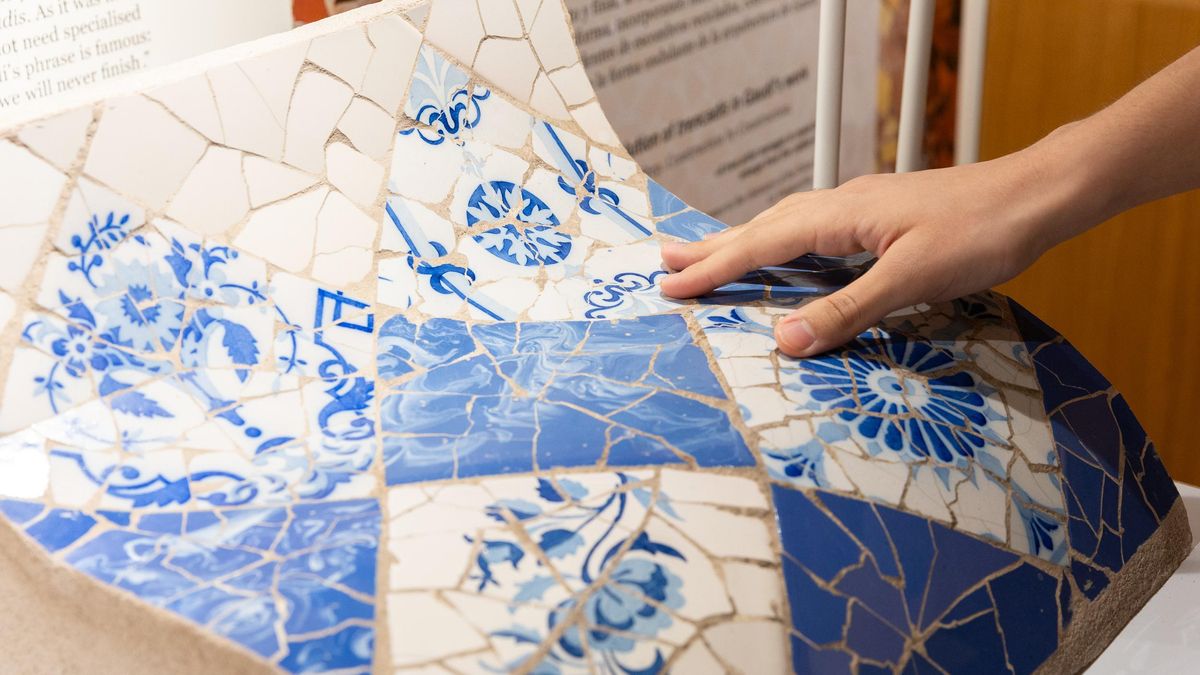 Gaudí y el trencadís, cómo elevar los escombros a categoría de obra de arte