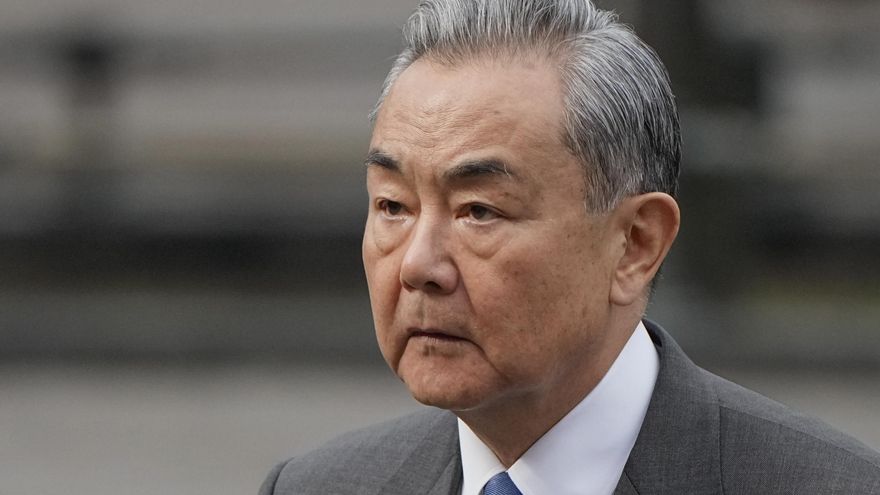 El canciller chino pide al enviado surcoreano que Seúl y Pekín "busquen puntos en común"