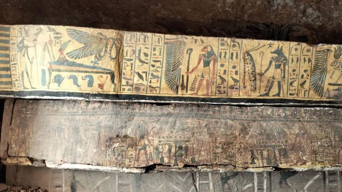 Los títulos grabados revelan la ocupación de los difuntos