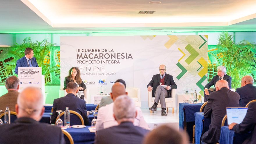 La región de la Macaronesia, en la que se incluye Canarias, cumple las condiciones para ser ente con personalidad jurídica propia