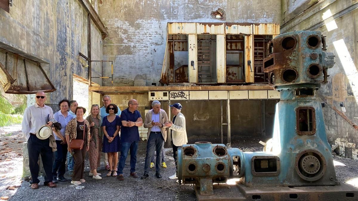 La Comisión de Patrimonio en una visita al Pozo Ibarra de Pola de Gordón.
