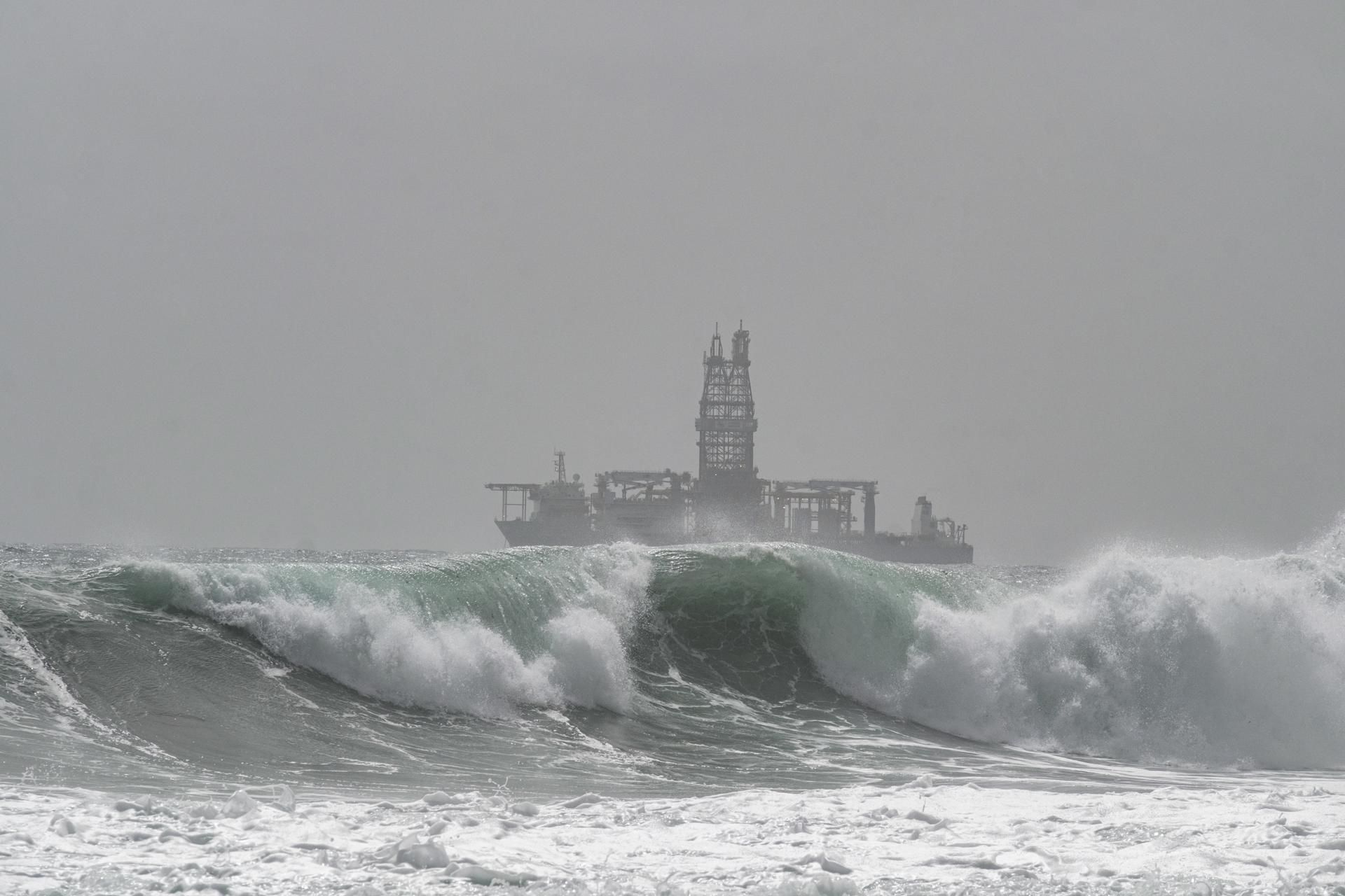 Oleaje frente a la costa de Las Palmas de Gran Canaria.