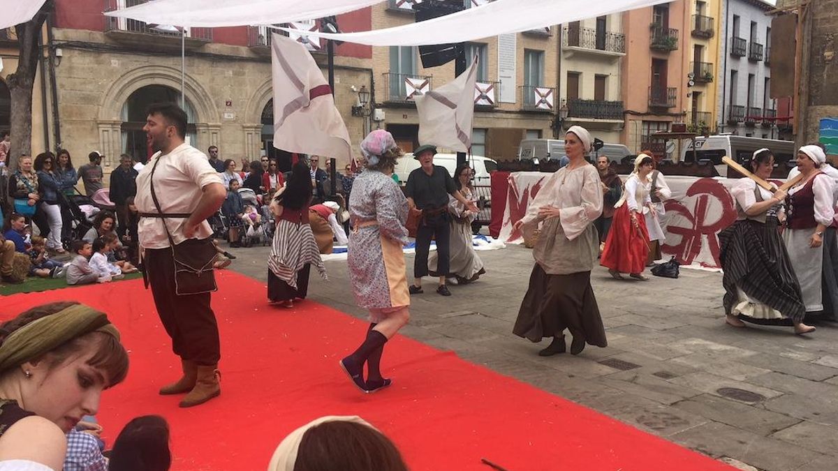 Alfombras florales, desfile de Carlos V y concierto de Los Gandules, este domingo de San Bernabé en Logroño
